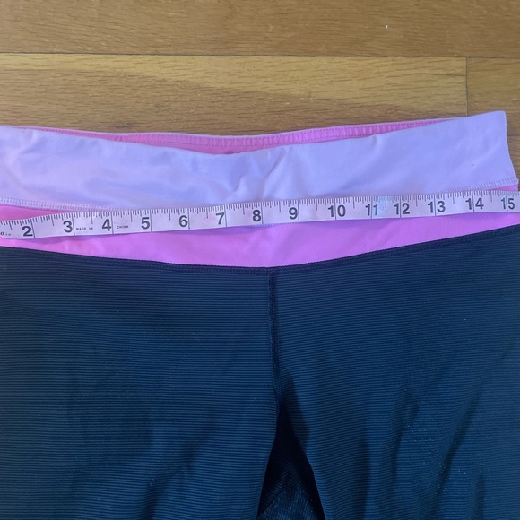 Lululemon Black & Pink Athletic Pants Size 8 Capris great condition size medium - Picture 3 of 6